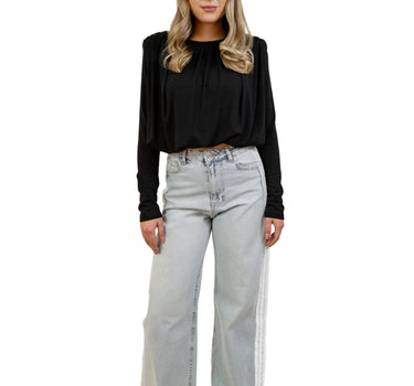 Blusa fluida color Negro y Hombreras