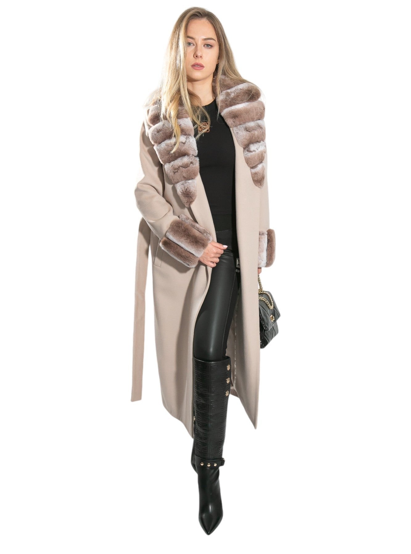 Abrigo Largo Beige con Detalle de Faux Fur